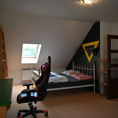 Domov Pro 8 Hostu Ve Meste Villa *