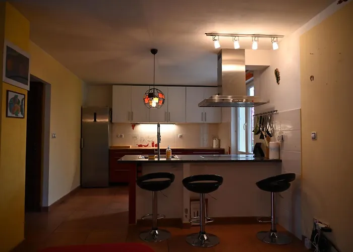 Domov Pro 8 Hostu Ve Meste Villa *