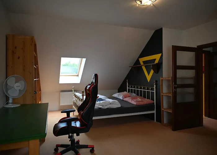 Domov Pro 8 Hostu Ve Meste Villa *