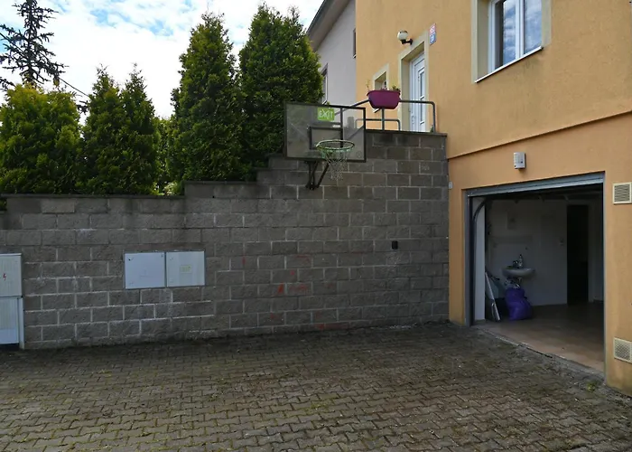 Domov Pro 8 Hostu Ve Meste Villa Karlsbad