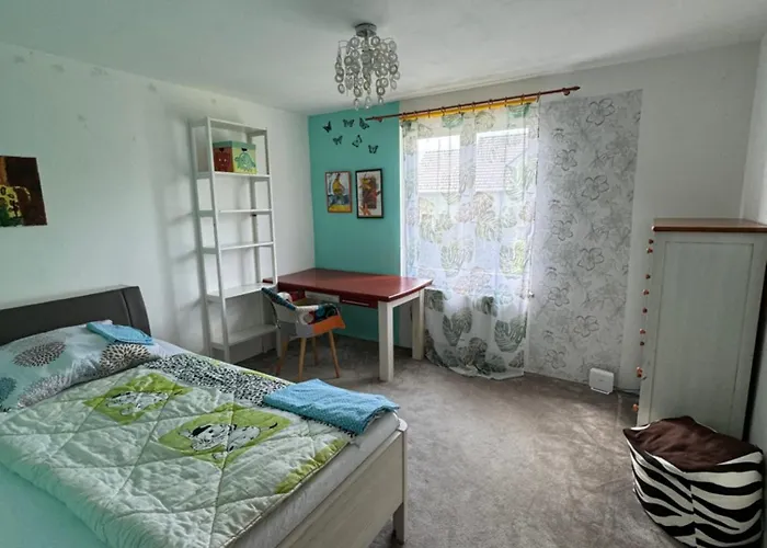Domov Pro 8 Hostu Ve Meste Villa *
