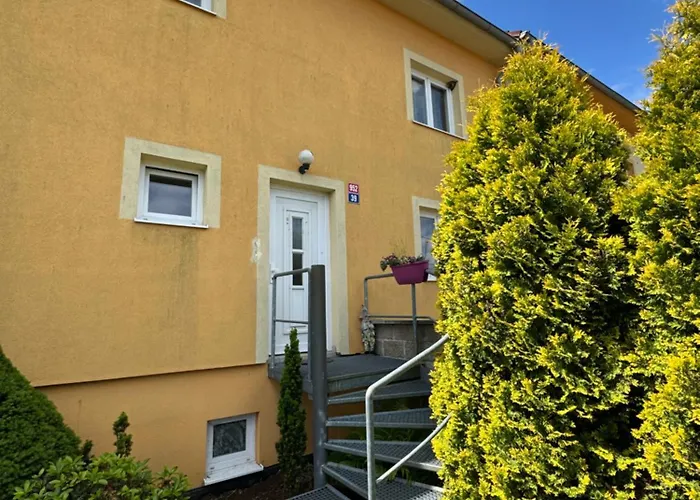 Domov Pro 8 Hostu Ve Meste Villa *